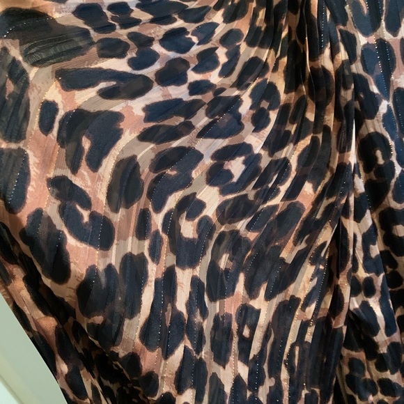 Gorgeous Melanie Lyne animal print bell sleeve dress with pockets - Picture 5 of 10